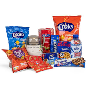 Energiek kerstpakket met ontbijtitems, crunchy snacks en lekkers voor op het werk